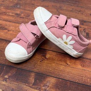 (5for$10) Old Navy Pink Toddler size 7 Sneakers with Daisy Accent